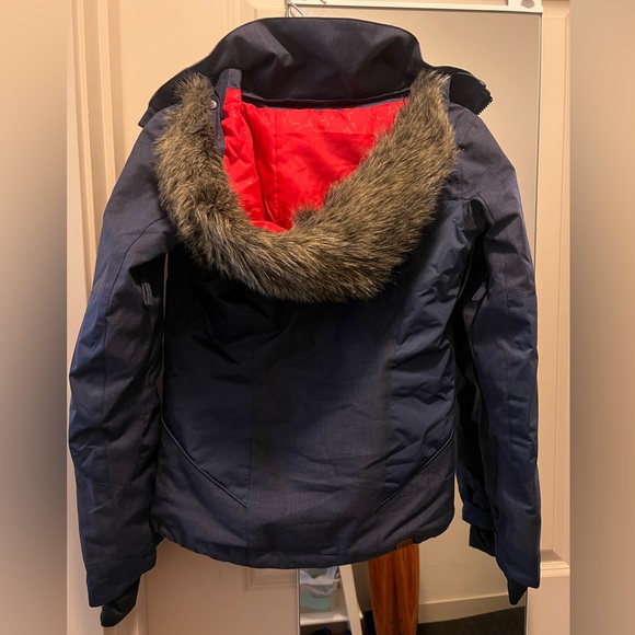 ROXY slim fit insulating and waterproofing snowboarding jacket in Women’s XS - Picture 4 of 6